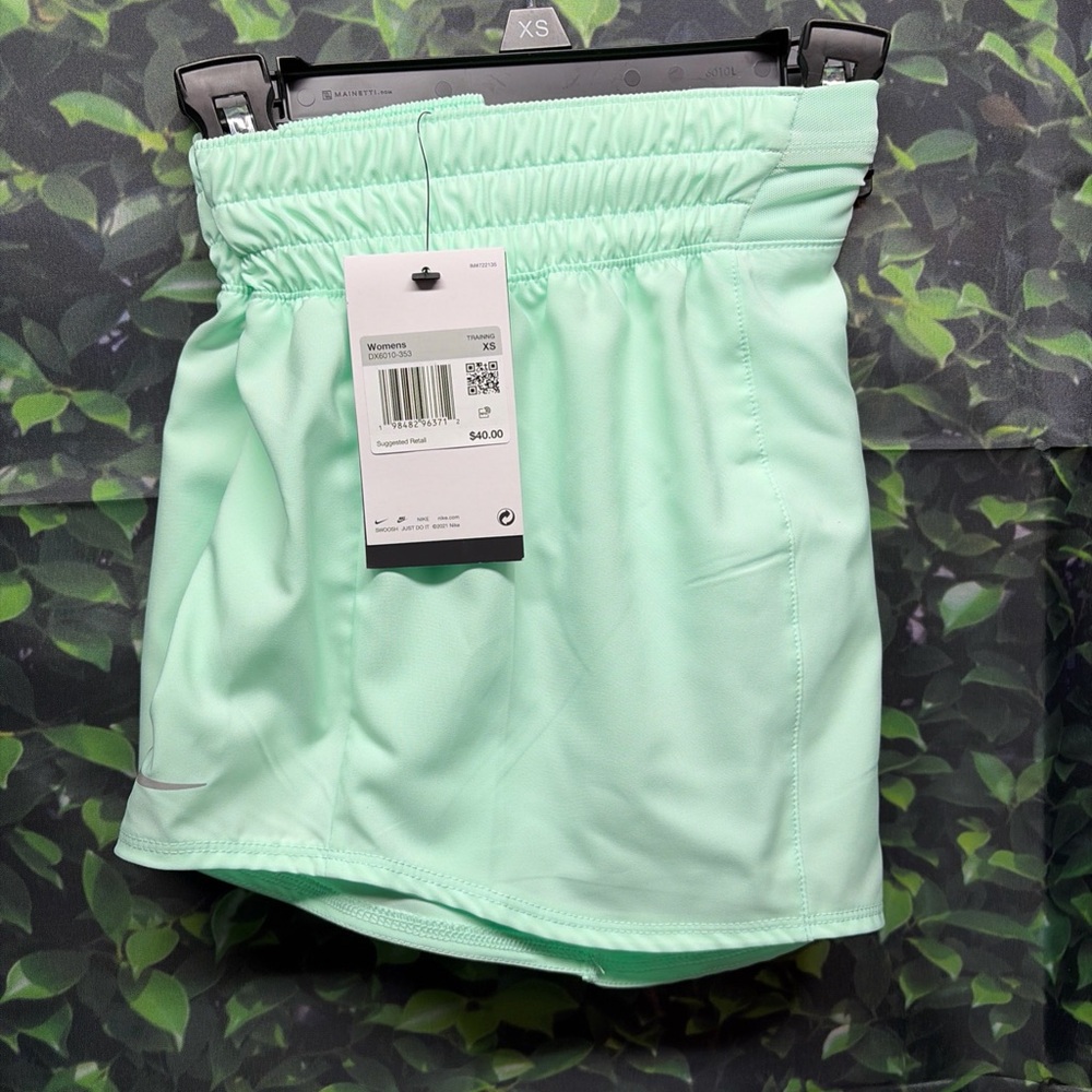 Nike Women's One Dri-FIT Mid-Rise 3" Brief-Lined Shorts XS